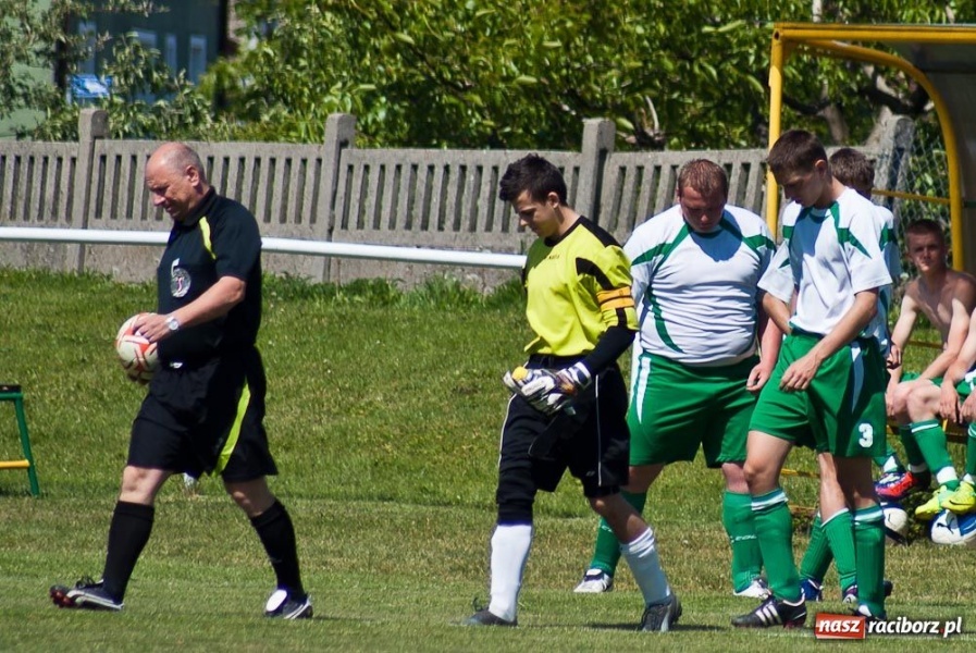 Zdjęcie w galerii na portalu naszraciborz.pl: Siedem goli i karetka w Studziennej wiadomości z regionu