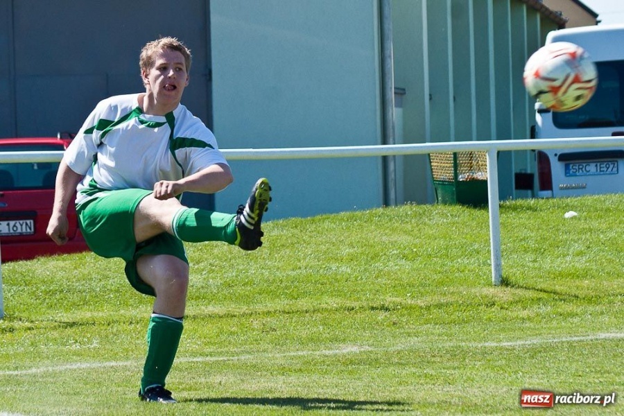 Zdjęcie w galerii na portalu naszraciborz.pl: Siedem goli i karetka w Studziennej wiadomości z regionu