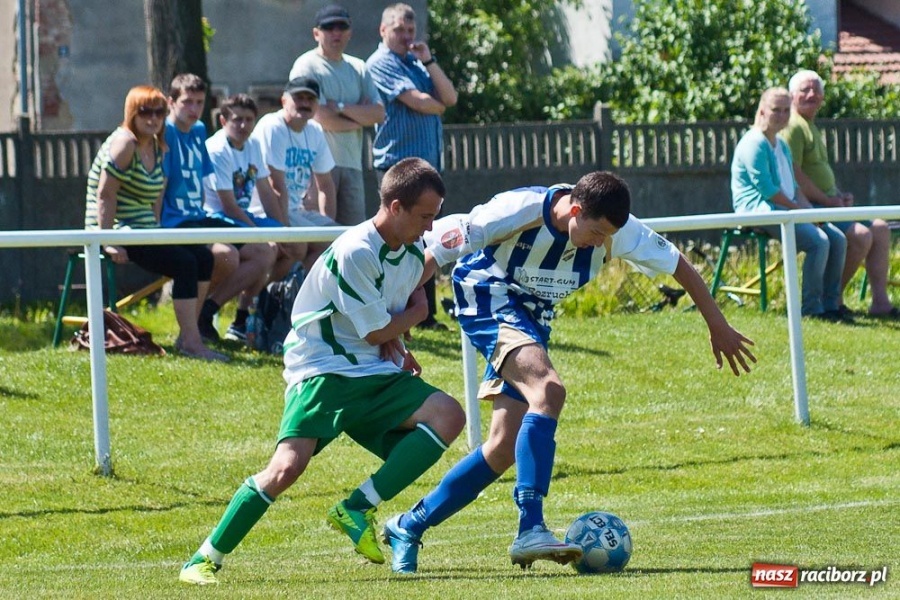 Zdjęcie w galerii na portalu naszraciborz.pl: Siedem goli i karetka w Studziennej wiadomości z regionu