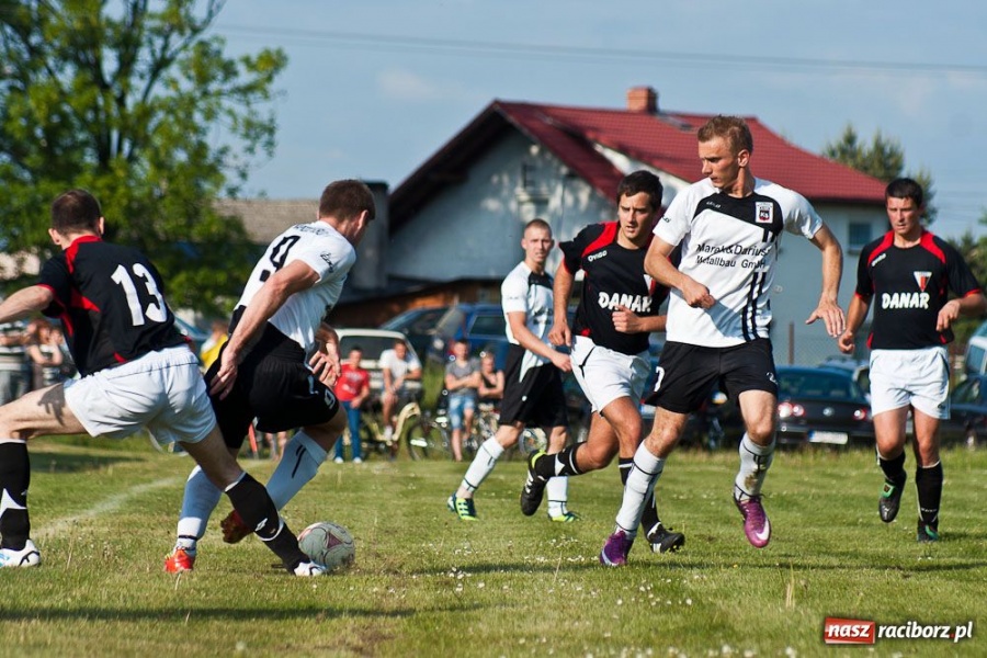 Zdjęcie w galerii na portalu naszraciborz.pl: Trudna przeprawa Borucina w Bieńkowicach wiadomości z regionu