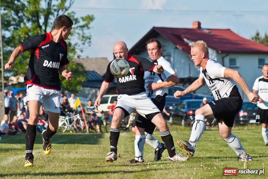Zdjęcie w galerii na portalu naszraciborz.pl: Trudna przeprawa Borucina w Bieńkowicach wiadomości z regionu