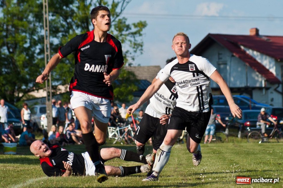 Zdjęcie w galerii na portalu naszraciborz.pl: Trudna przeprawa Borucina w Bieńkowicach wiadomości z regionu