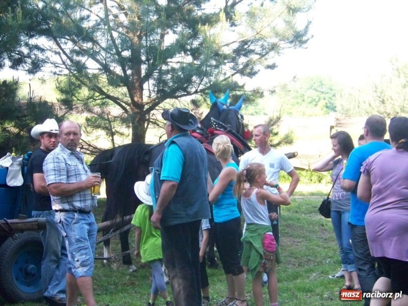 Zdjęcie w galerii na portalu naszraciborz.pl: Konna majówka z księdzem Grzegorzem wiadomości z regionu