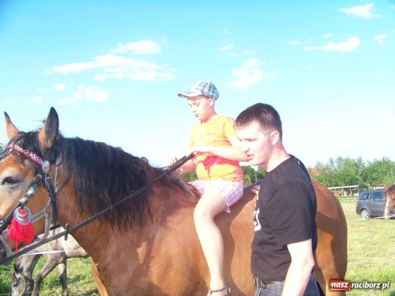 Zdjęcie w galerii na portalu naszraciborz.pl: Konna majówka z księdzem Grzegorzem wiadomości z regionu