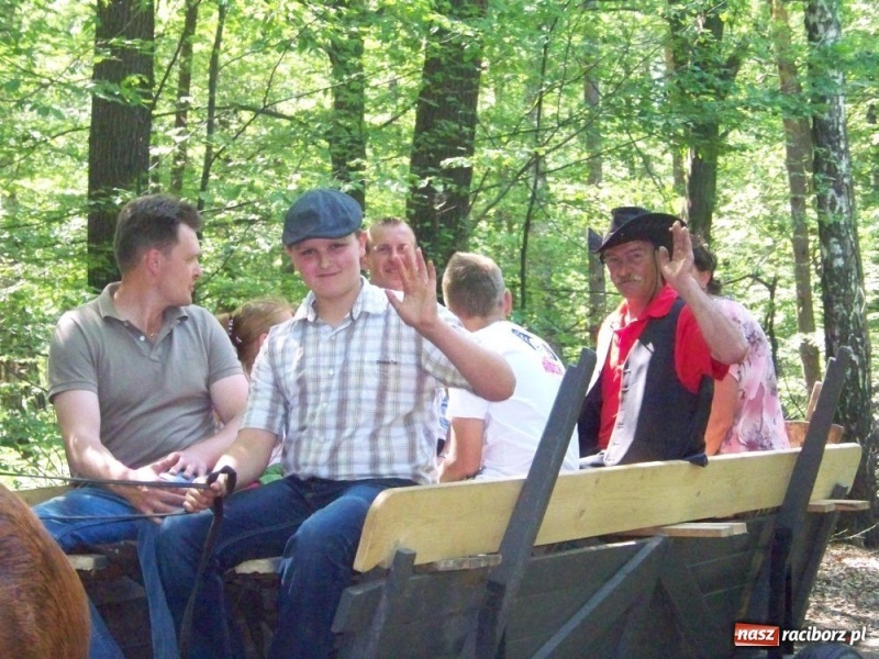 Zdjęcie w galerii na portalu naszraciborz.pl: Konna majówka z księdzem Grzegorzem wiadomości z regionu