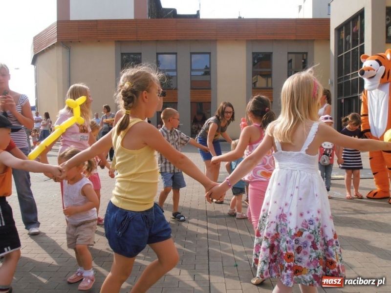 Zdjęcie w galerii na portalu naszraciborz.pl: Festyn Rodzinny z Crazy Club wiadomości z regionu