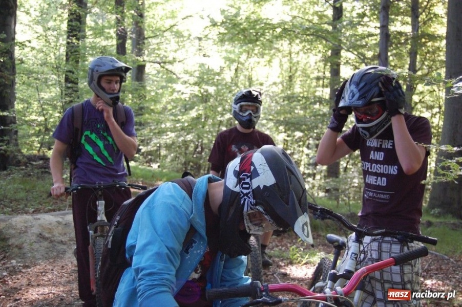 Zdjęcie w galerii na portalu naszraciborz.pl: Raciborscy downhillowcy w akcji wiadomości z regionu