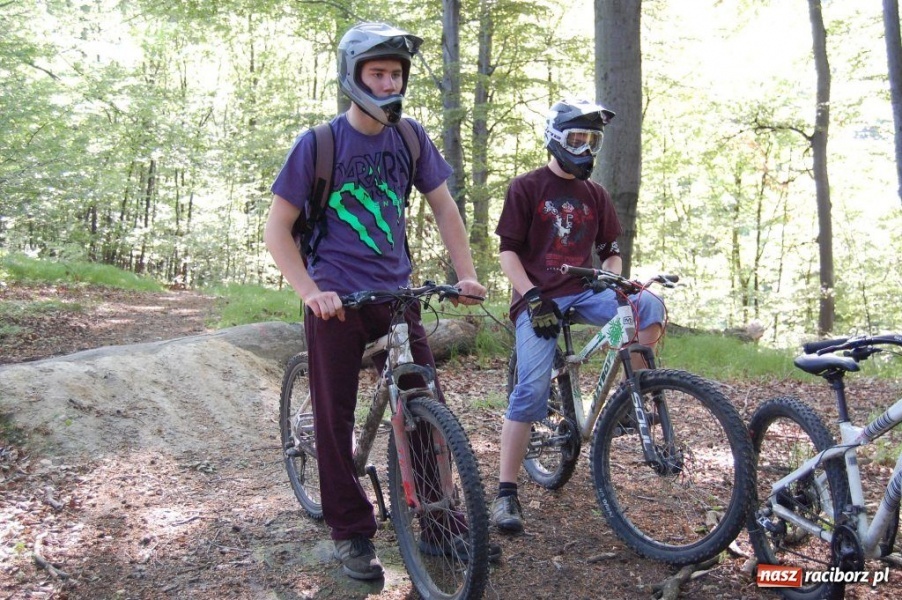 Zdjęcie w galerii na portalu naszraciborz.pl: Raciborscy downhillowcy w akcji wiadomości z regionu