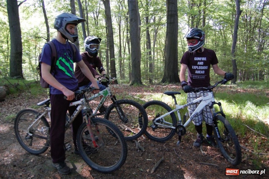 Zdjęcie w galerii na portalu naszraciborz.pl: Raciborscy downhillowcy w akcji wiadomości z regionu