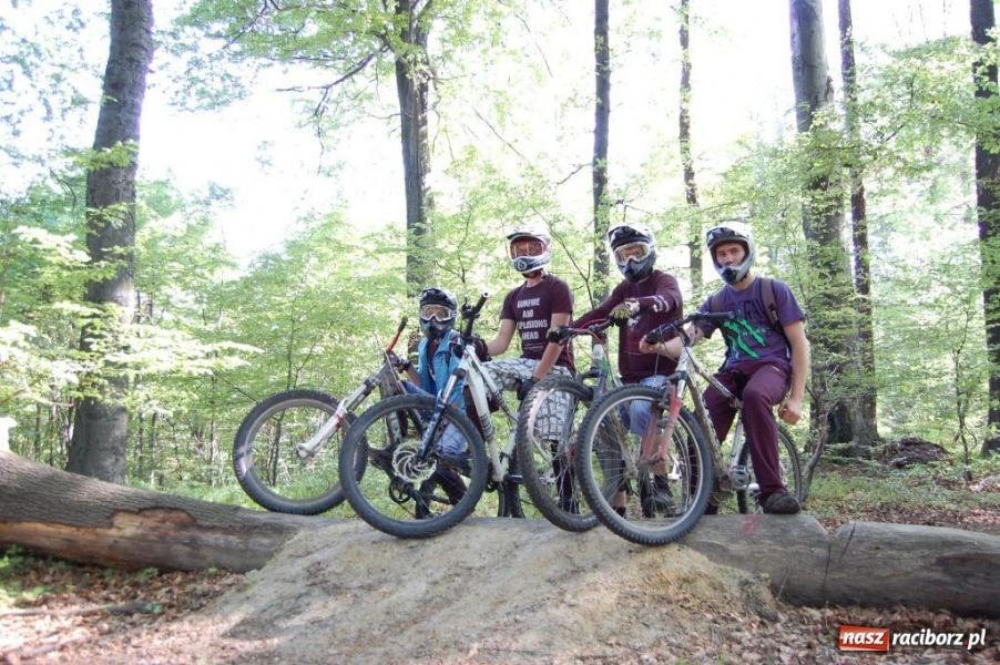 Zdjęcie w galerii na portalu naszraciborz.pl: Raciborscy downhillowcy w akcji wiadomości z regionu