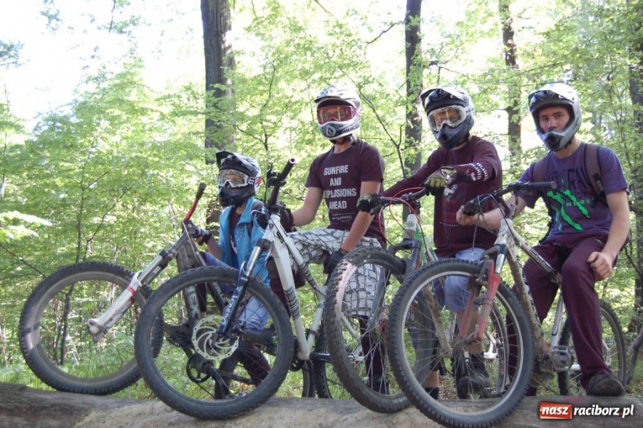Zdjęcie w galerii na portalu naszraciborz.pl: Raciborscy downhillowcy w akcji wiadomości z regionu