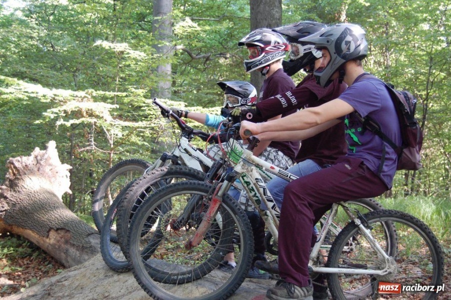 Zdjęcie w galerii na portalu naszraciborz.pl: Raciborscy downhillowcy w akcji wiadomości z regionu