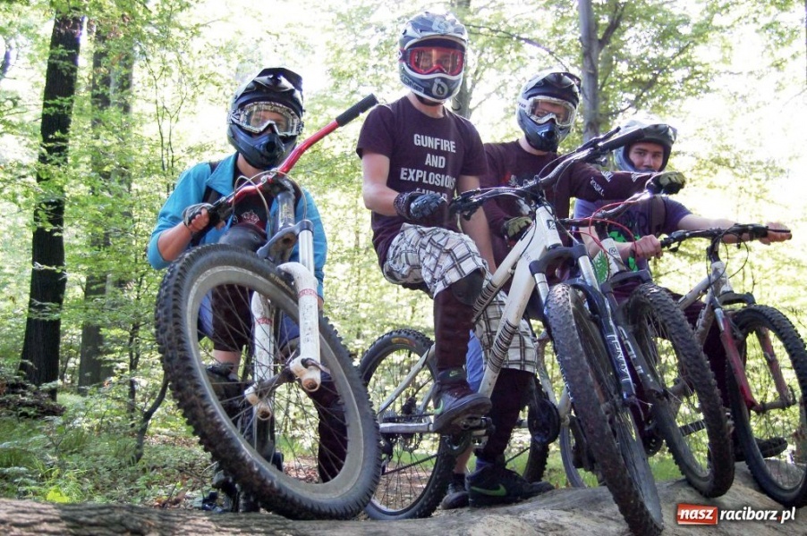 Zdjęcie w galerii na portalu naszraciborz.pl: Raciborscy downhillowcy w akcji wiadomości z regionu