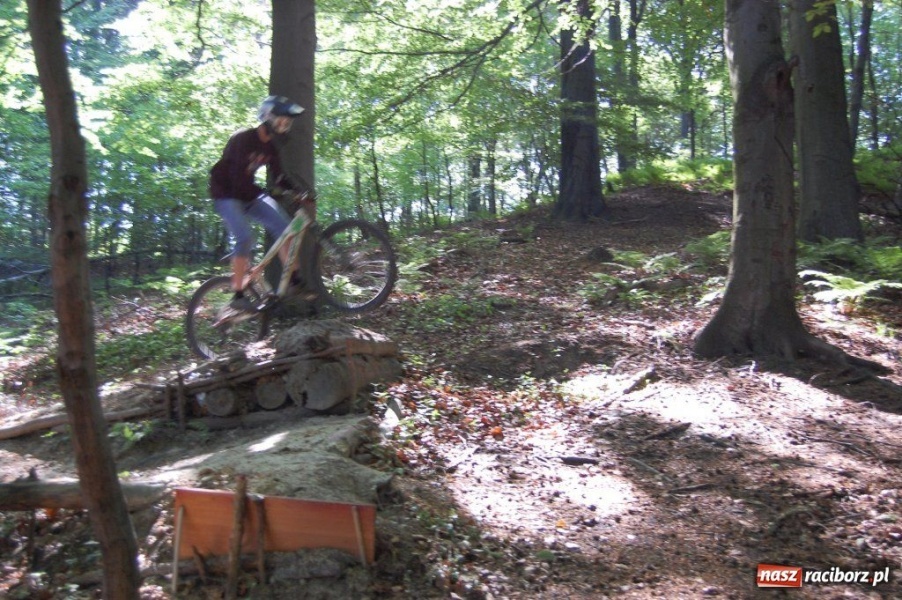 Zdjęcie w galerii na portalu naszraciborz.pl: Raciborscy downhillowcy w akcji wiadomości z regionu