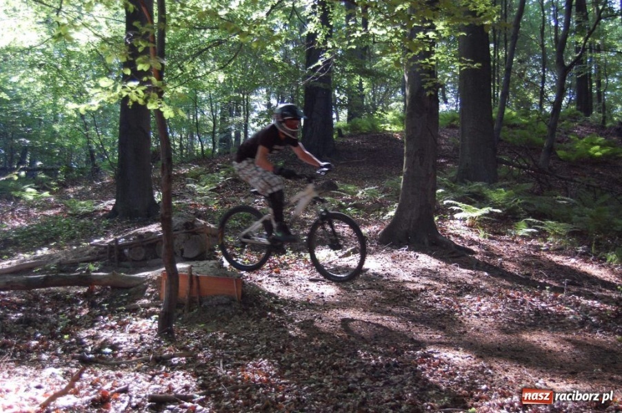 Zdjęcie w galerii na portalu naszraciborz.pl: Raciborscy downhillowcy w akcji wiadomości z regionu