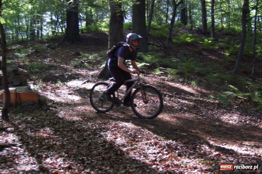 Zdjęcie w galerii na portalu naszraciborz.pl: Raciborscy downhillowcy w akcji wiadomości z regionu