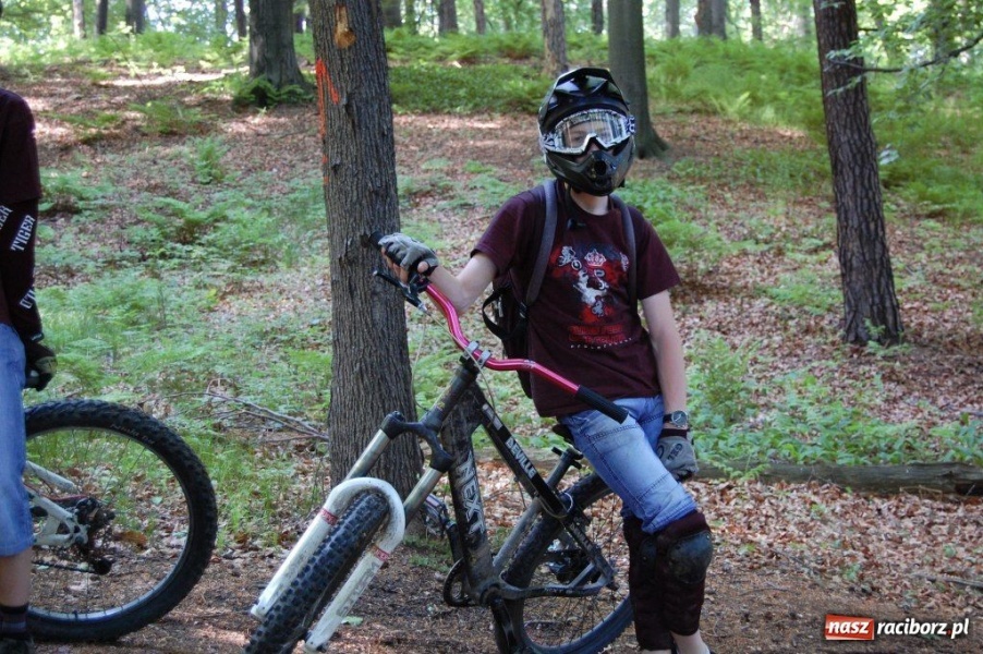 Zdjęcie w galerii na portalu naszraciborz.pl: Raciborscy downhillowcy w akcji wiadomości z regionu