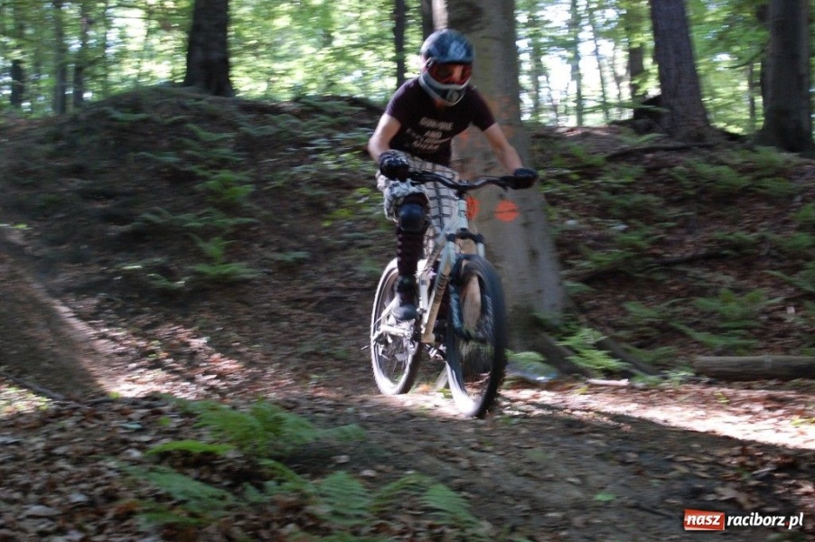 Zdjęcie w galerii na portalu naszraciborz.pl: Raciborscy downhillowcy w akcji wiadomości z regionu