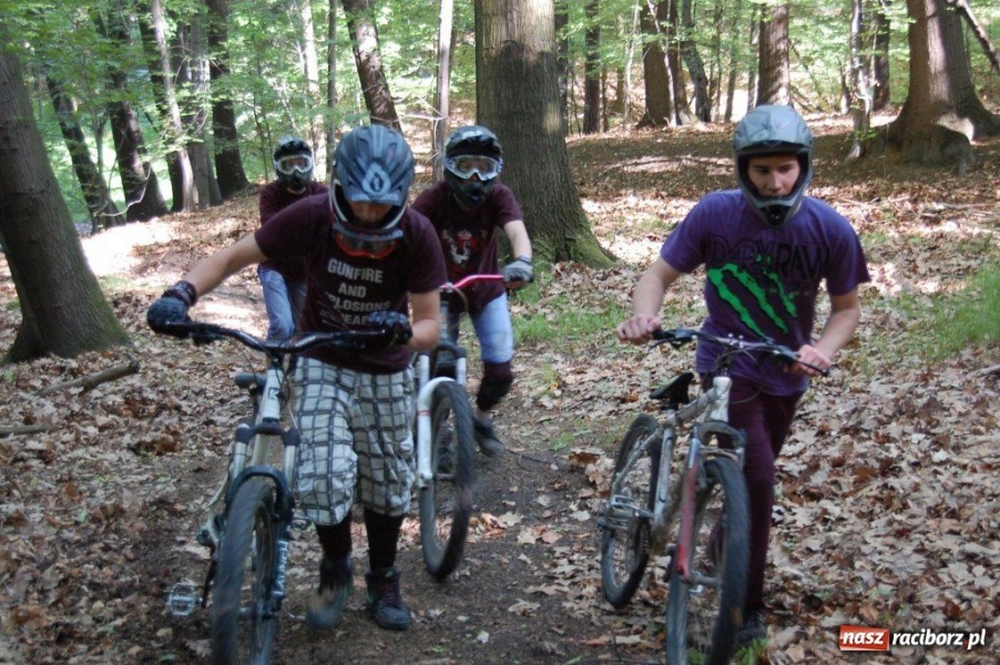 Zdjęcie w galerii na portalu naszraciborz.pl: Raciborscy downhillowcy w akcji wiadomości z regionu