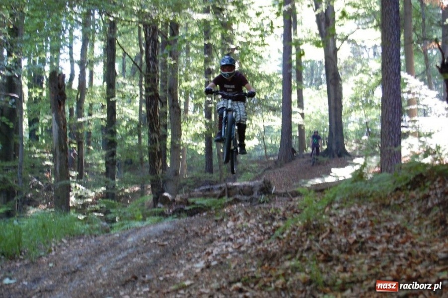 Zdjęcie w galerii na portalu naszraciborz.pl: Raciborscy downhillowcy w akcji wiadomości z regionu