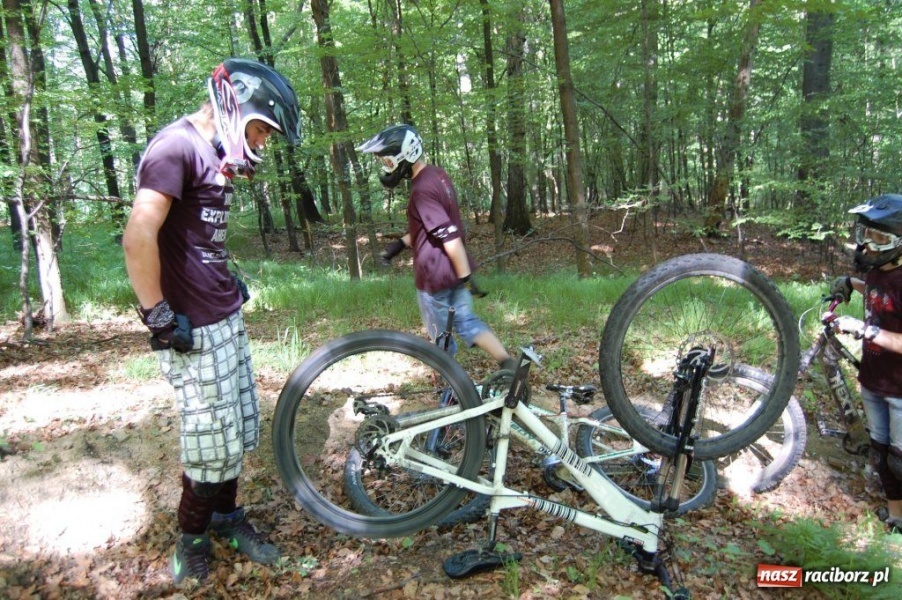 Zdjęcie w galerii na portalu naszraciborz.pl: Raciborscy downhillowcy w akcji wiadomości z regionu