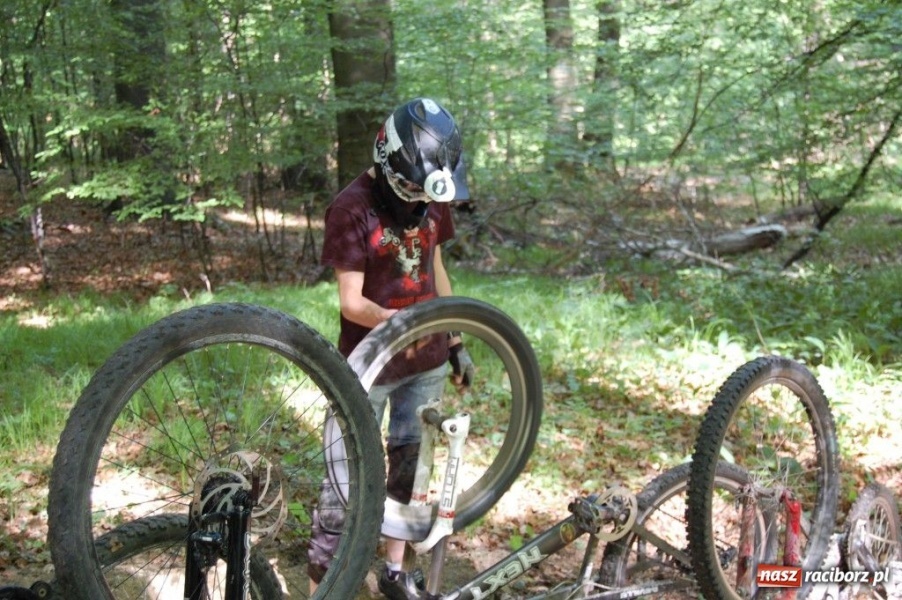 Zdjęcie w galerii na portalu naszraciborz.pl: Raciborscy downhillowcy w akcji wiadomości z regionu