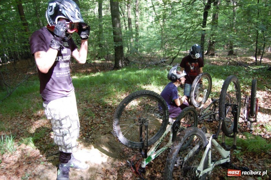 Zdjęcie w galerii na portalu naszraciborz.pl: Raciborscy downhillowcy w akcji wiadomości z regionu