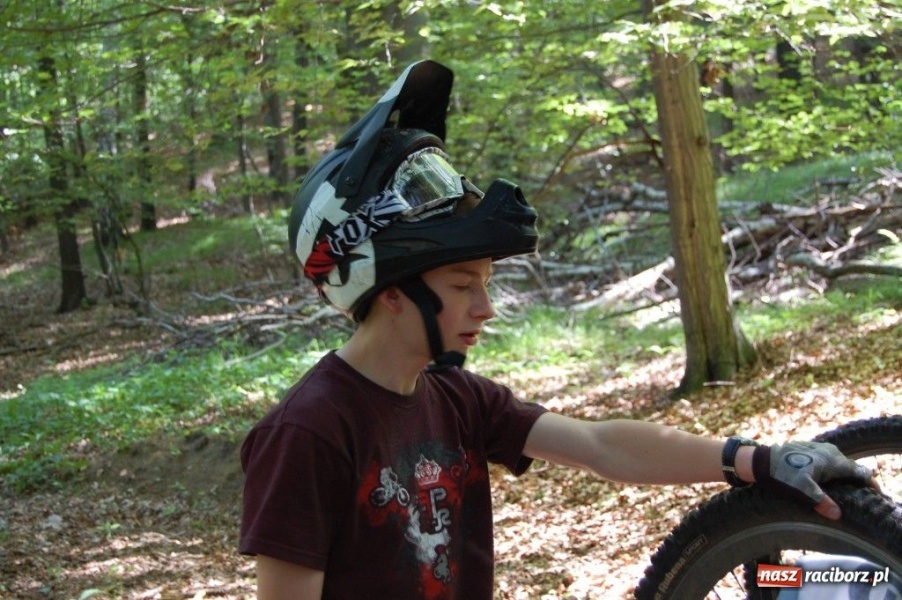 Zdjęcie w galerii na portalu naszraciborz.pl: Raciborscy downhillowcy w akcji wiadomości z regionu