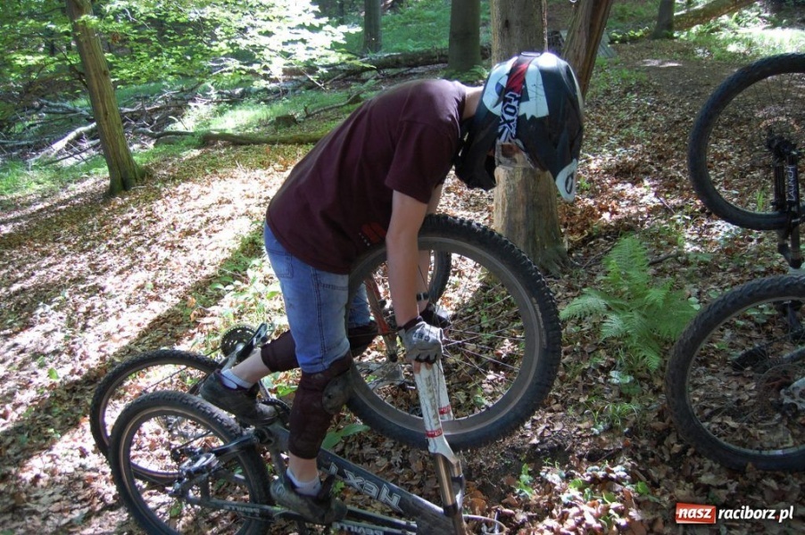 Zdjęcie w galerii na portalu naszraciborz.pl: Raciborscy downhillowcy w akcji wiadomości z regionu