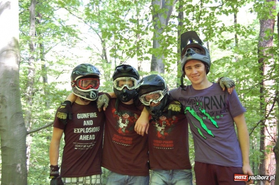 Zdjęcie w galerii na portalu naszraciborz.pl: Raciborscy downhillowcy w akcji wiadomości z regionu