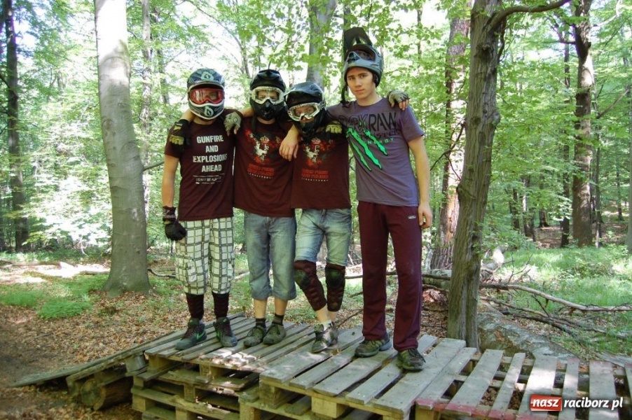 Zdjęcie w galerii na portalu naszraciborz.pl: Raciborscy downhillowcy w akcji wiadomości z regionu