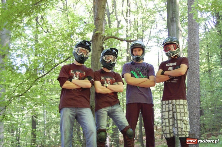 Zdjęcie w galerii na portalu naszraciborz.pl: Raciborscy downhillowcy w akcji wiadomości z regionu