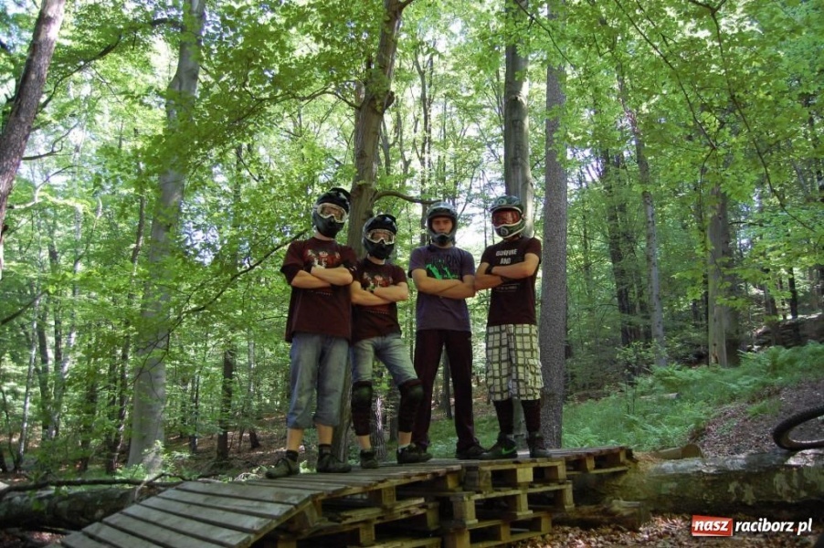 Zdjęcie w galerii na portalu naszraciborz.pl: Raciborscy downhillowcy w akcji wiadomości z regionu