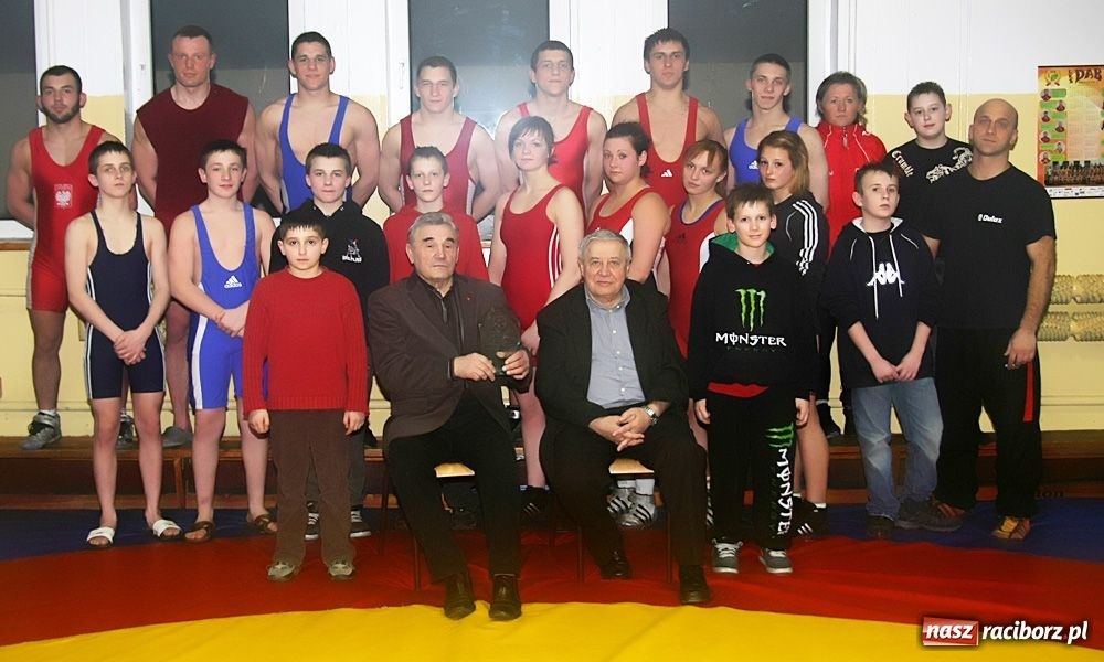 Zdjęcie w galerii na portalu naszraciborz.pl: Dąb Brzeźnica nadal na fali wiadomości z regionu