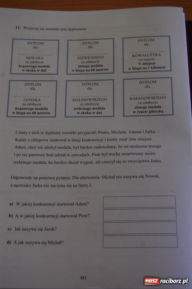 Zdjęcie w galerii na portalu naszraciborz.pl: Na trzecioklasistów czekał test wiadomości z regionu