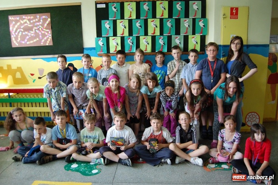 Zdjęcie w galerii na portalu naszraciborz.pl: Na trzecioklasistów czekał test wiadomości z regionu