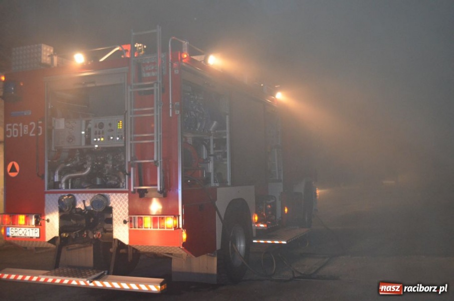 Zdjęcie w galerii na portalu naszraciborz.pl: Pożar na terenie dawnego Domgosu wiadomości z regionu