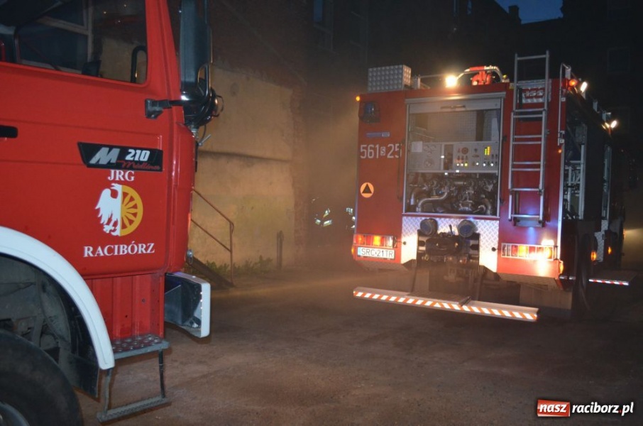 Zdjęcie w galerii na portalu naszraciborz.pl: Pożar na terenie dawnego Domgosu wiadomości z regionu