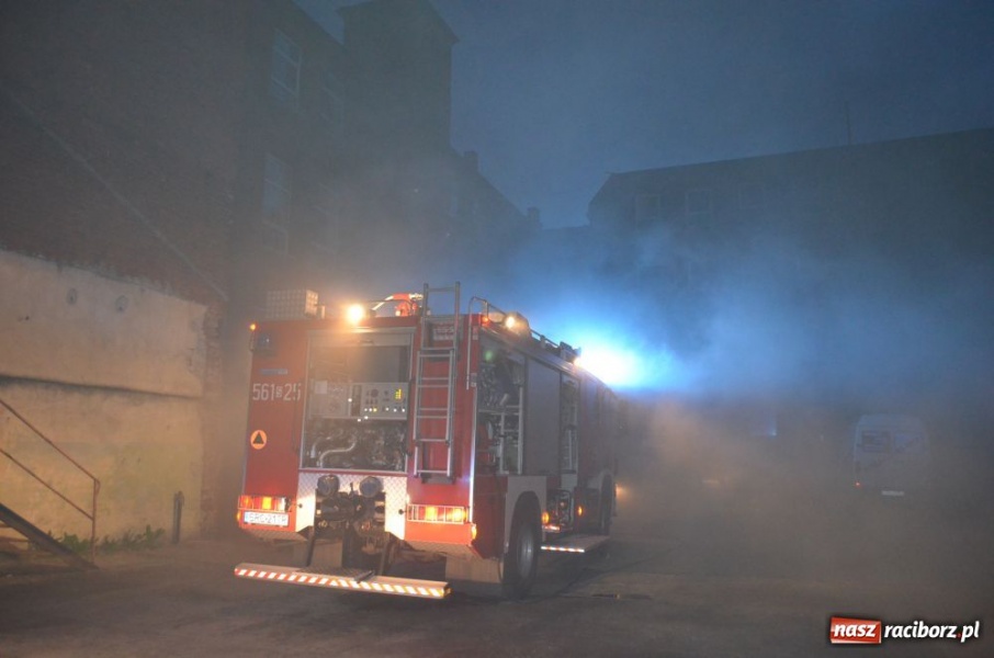 Zdjęcie w galerii na portalu naszraciborz.pl: Pożar na terenie dawnego Domgosu wiadomości z regionu