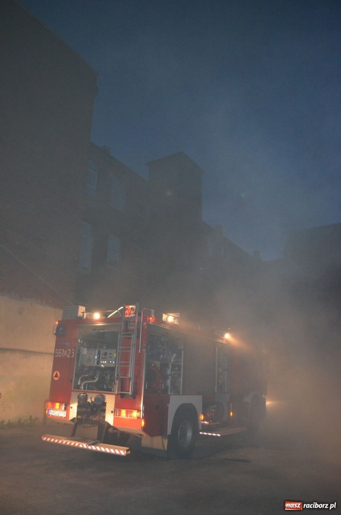 Zdjęcie w galerii na portalu naszraciborz.pl: Pożar na terenie dawnego Domgosu wiadomości z regionu