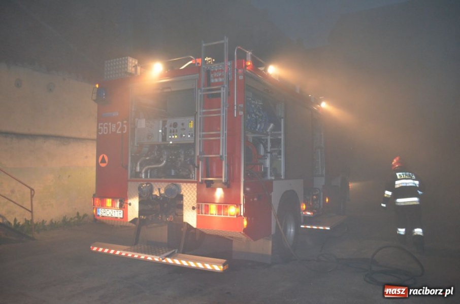 Zdjęcie w galerii na portalu naszraciborz.pl: Pożar na terenie dawnego Domgosu wiadomości z regionu
