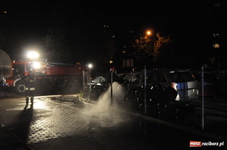 Zdjęcie w galerii na portalu naszraciborz.pl: Spalone opony, auta i pożar mieszkania wiadomości z regionu
