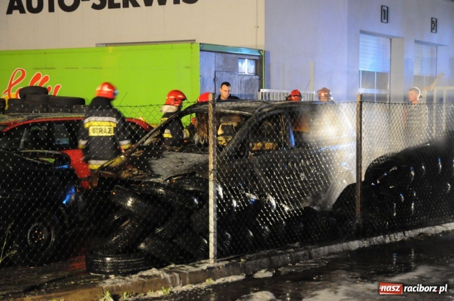 Zdjęcie w galerii na portalu naszraciborz.pl: Spalone opony, auta i pożar mieszkania wiadomości z regionu