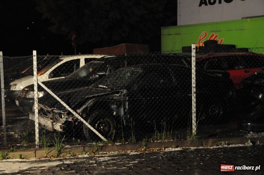 Zdjęcie w galerii na portalu naszraciborz.pl: Spalone opony, auta i pożar mieszkania wiadomości z regionu