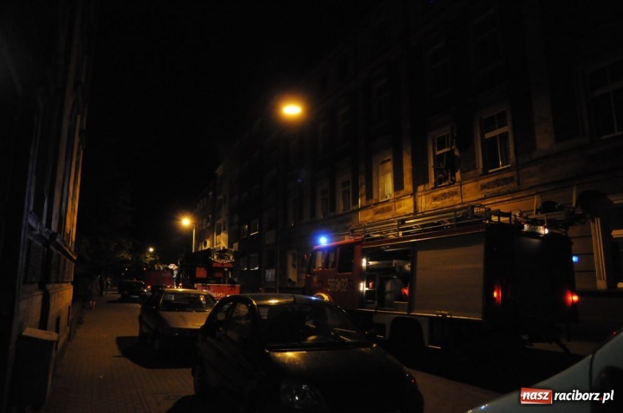 Zdjęcie w galerii na portalu naszraciborz.pl: Spalone opony, auta i pożar mieszkania wiadomości z regionu