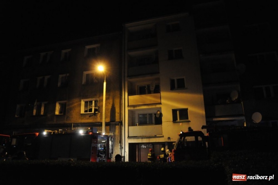 Zdjęcie w galerii na portalu naszraciborz.pl: Spalone opony, auta i pożar mieszkania wiadomości z regionu