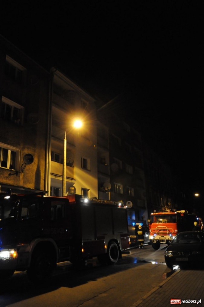 Zdjęcie w galerii na portalu naszraciborz.pl: Spalone opony, auta i pożar mieszkania wiadomości z regionu