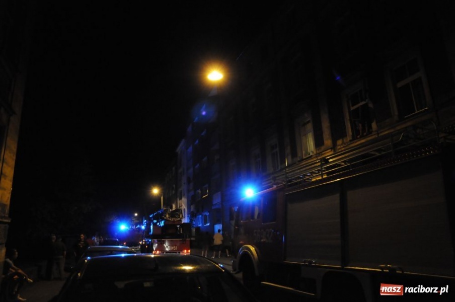 Zdjęcie w galerii na portalu naszraciborz.pl: Spalone opony, auta i pożar mieszkania wiadomości z regionu