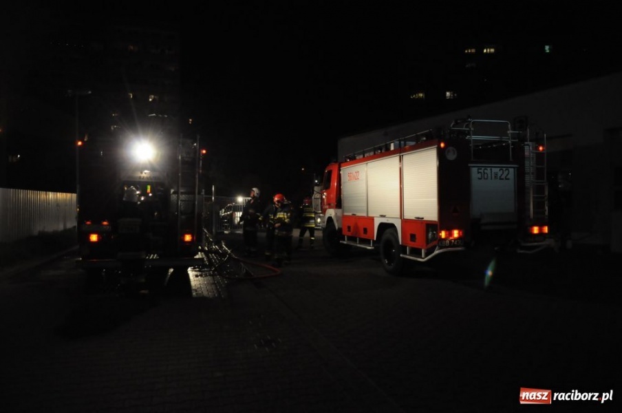 Zdjęcie w galerii na portalu naszraciborz.pl: Spalone opony, auta i pożar mieszkania wiadomości z regionu