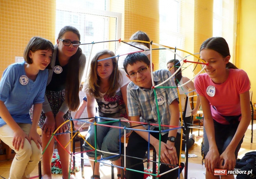 Zdjęcie w galerii na portalu naszraciborz.pl: Mądra Głowa Podstawowa 2012 dla SP 13 wiadomości z regionu